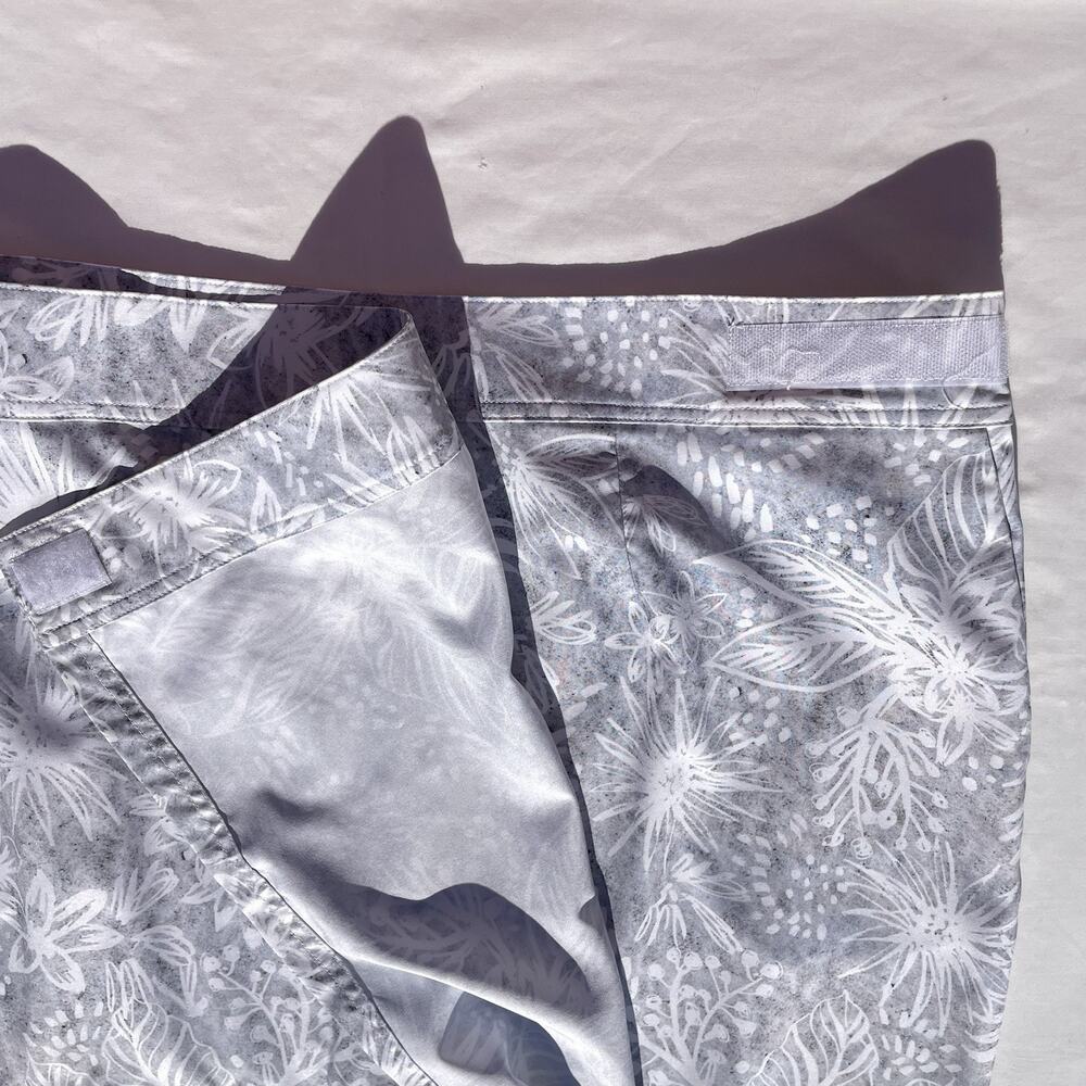 RipSkirt Hawaii Length 3 Wrap Skirt Womens XXL Gray Floral - Picture 3 of 6
